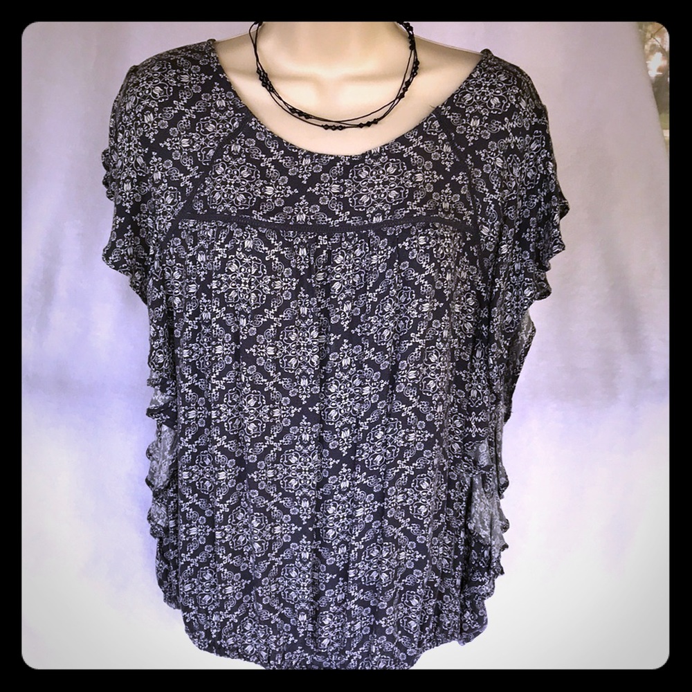 Cap ruffle shirt sleeve top